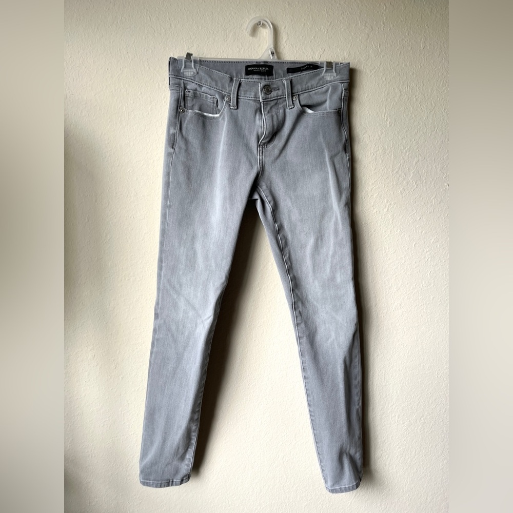 Banana Republic Women’s Light Gray Denim jeans